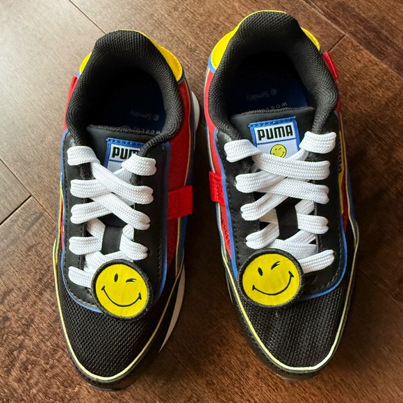 Puma limited 50 edition Smiley world child shoes size 12C Unisex - Picture 2 of 13